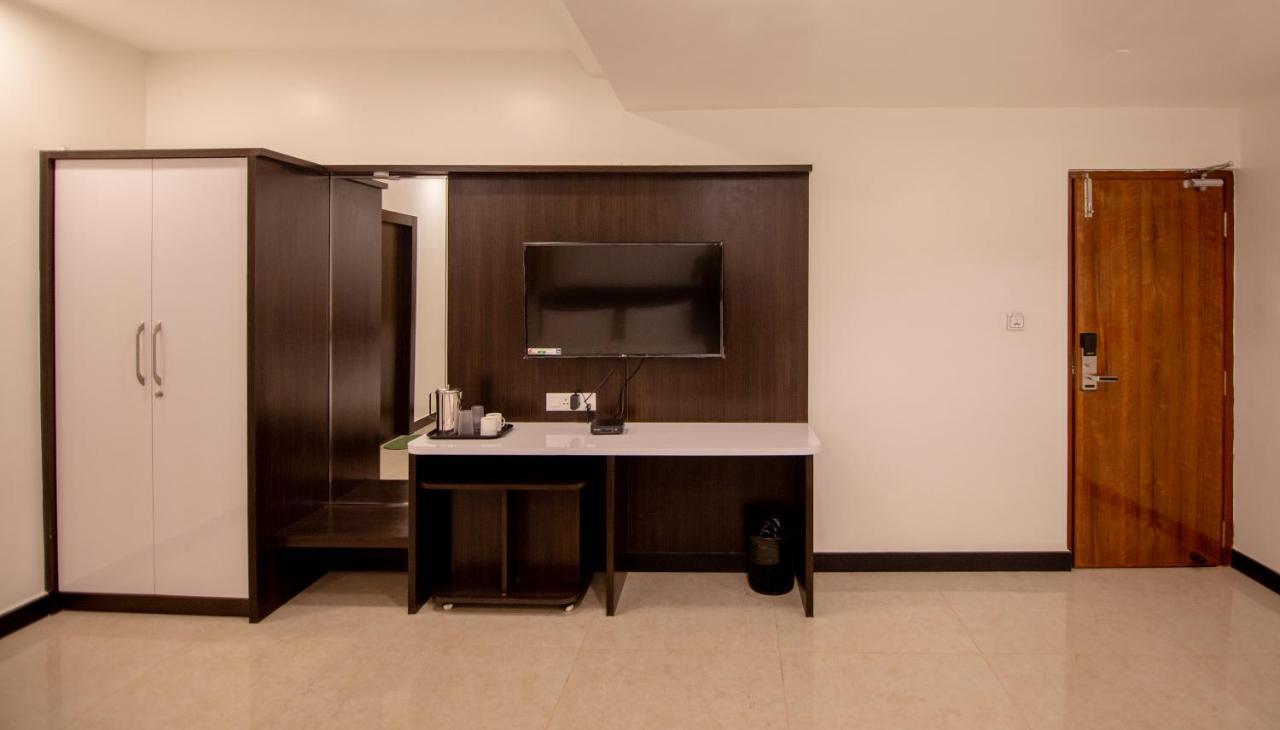 ホテル Gopuram Residency マドゥライ エクステリア 写真